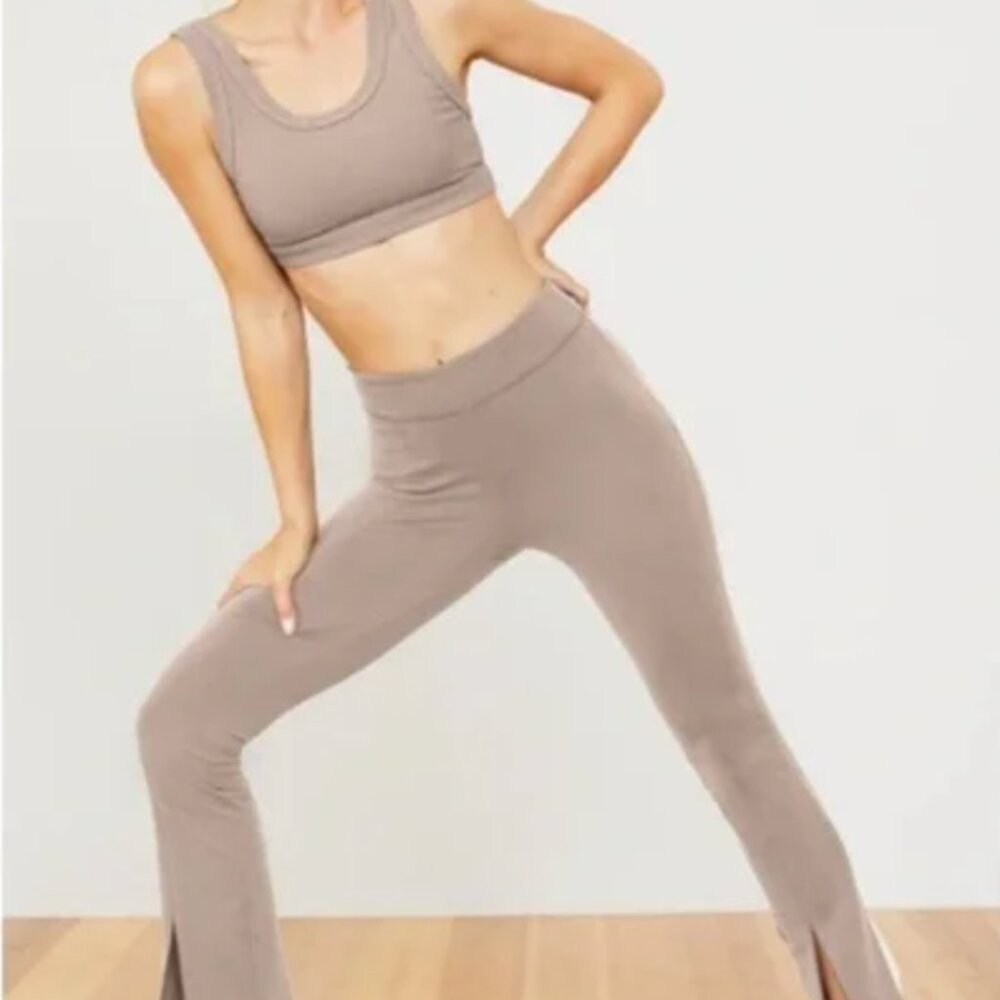 Airbrush High-Waist Flutter Legging